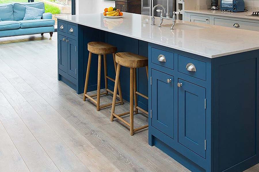 White washed oak flooring in a modern_kitchen